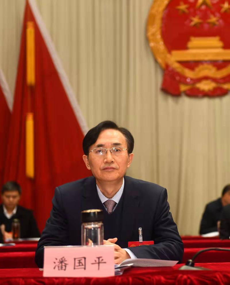 68潘国平指出,乘风破浪潮头立,砥砺奋进正当时.