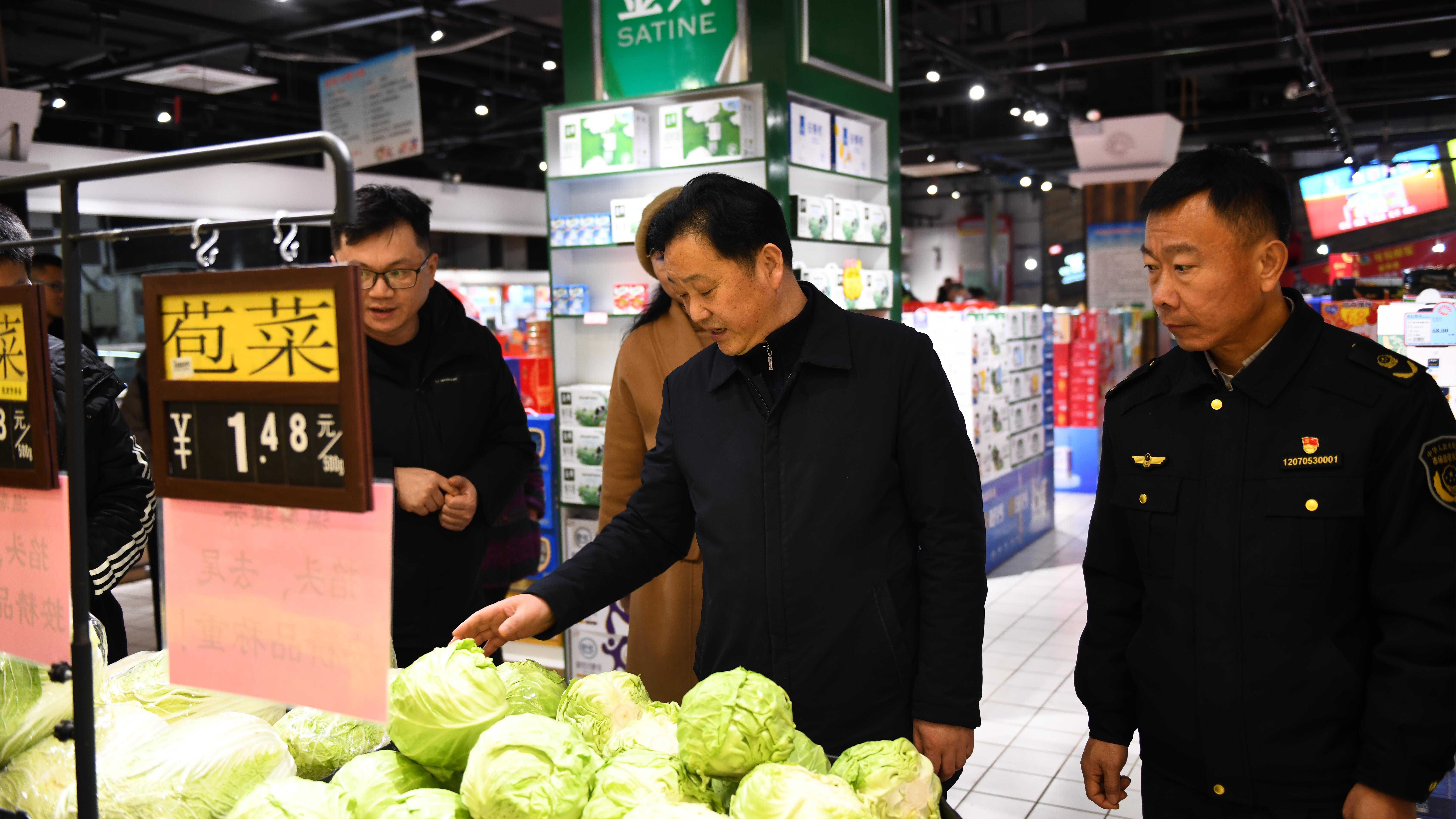 陈海涛督导调研春节前安全生产、市场保供和食品安全工作