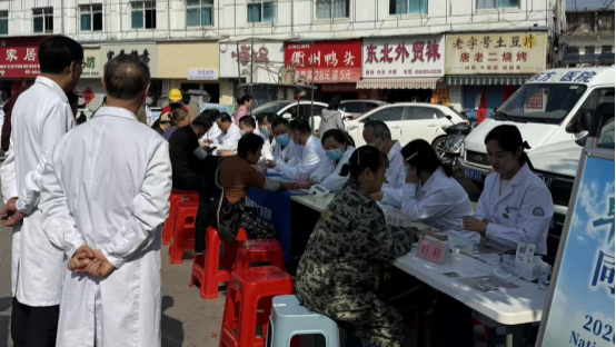 区疾控中心采取多种形式扎实开展全国肿瘤防治宣传周宣传活动