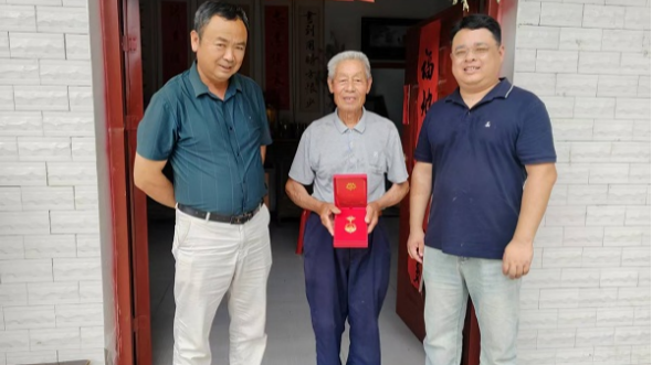 谢家集区孤堆回族乡：扎实开展“七一”走访慰问活动 真情关爱温暖人心