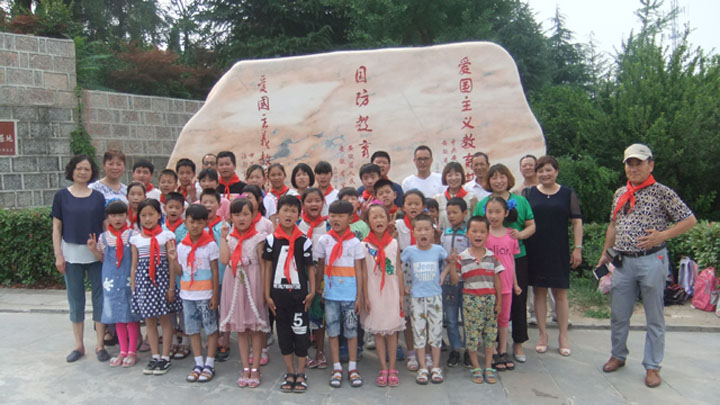 谢区杨镇小学组织学生到新四军纪念林开展综合实践教育活动