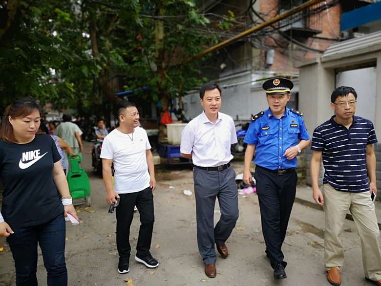 陈亚东带队开展第二轮谢一路联合整治行动_淮南市谢家集区人民政府