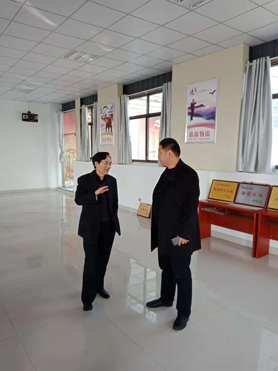 区人大常委会主任潘国平走访联系民营企业负责人